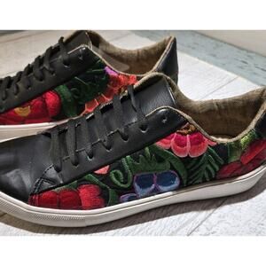 Mexican Artisanal Embroidered Flower/Floral Canvas/Tennis Shoes Size 11 Unique